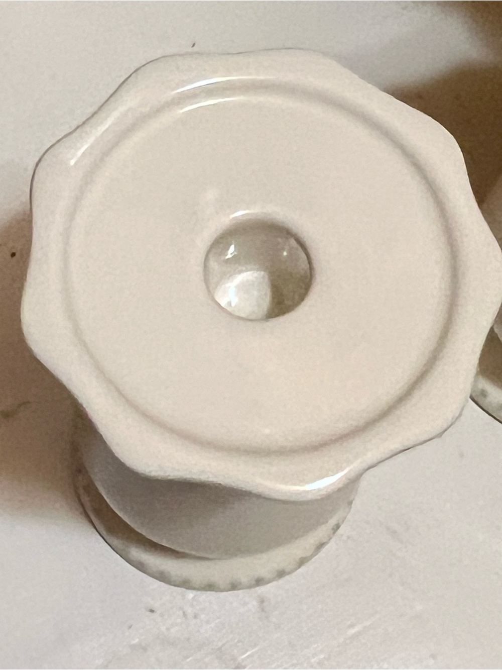 Pair of Cream Ceramic Scalloped Candle Holders - Picture 3 of 3